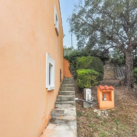 Gorgeous In Roquebrune-sur-argens Ferienhaus